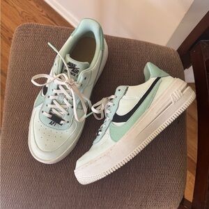 Like new Nike Women’s Air Force 1 PLT.AF.ORM 'Barely Green'